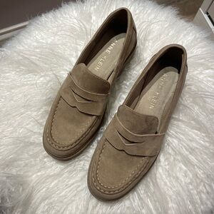 Womens Anne Klein Utopia Tan Suede Loafer Stacked Heel Shoes Beige Size 7M EUC